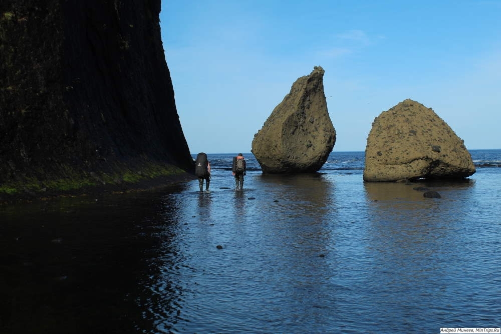скалы в море Курильские острова Итуруп